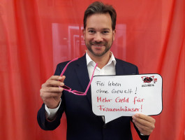 Aktionstag Let's face it - Gewalt ist keine Privatsache. Setz die rosarote Brille ab!