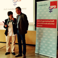 AsF Vorsitzende Micky Wenngatz im Gespräch mit Ulrich Maly, Nürnbergs OB